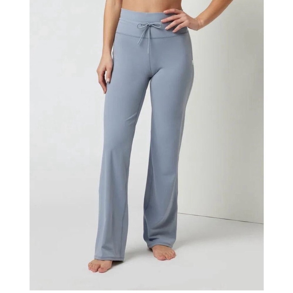 Vuori Daily Wide Leg Pant in Fog